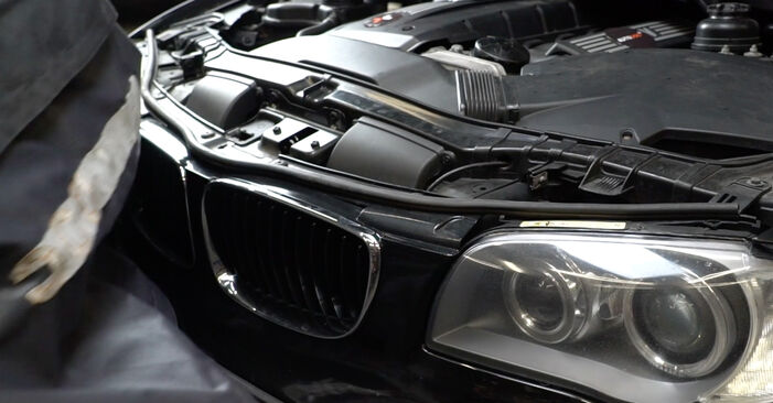 Consigli passo-passo per la sostituzione del fai da te BMW E82 2011 125 i Filtro Olio