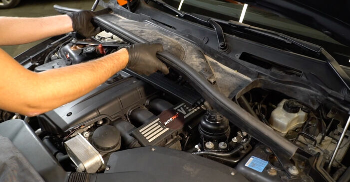 Wie lange benötigt das Auswechseln der Teile: Zündkerzen beim BMW E82 2011 - Detailliertes PDF-Tutorial