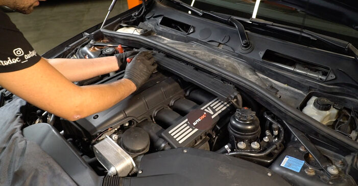 Cambio Candele di accensione GPL e benzina su BMW 1 SERIES 120 d 2011. Questo manuale d'officina gratuito ti aiuterà a farlo da solo