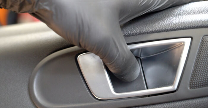 Lusterko zewnętrzne w FORD Fiesta Mk6 Hatchback (JA8, JR8) 1.6 TDCi 2022 samodzielna wymiana - poradnik online