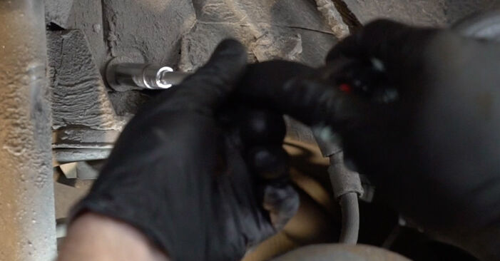 Hvordan skifte Støtdemper på FORD Fiesta Mk6 Hatchback (JA8, JR8) 2013: Last ned PDF- og videoveiledninger