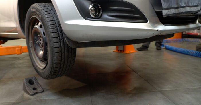 Wie schmierig ist es, selber zu reparieren: Stoßdämpfer beim Ford Fiesta Mk6 1.4 2014 wechseln – Downloaden Sie sich Bildanleitungen