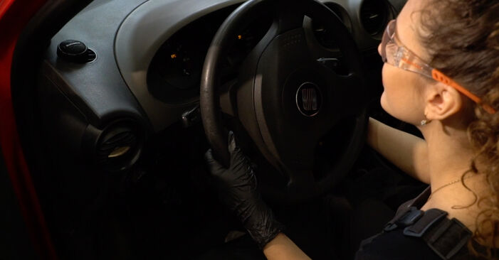 Stapsgewijze aanbevelingen om zelf Seat Ibiza 6l1 2007 1.4 TDI Brandstoffilter vervangen
