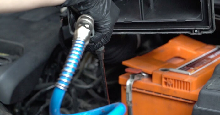 Wie schmierig ist es, selber zu reparieren: Luftfilter beim Peugeot 307 SW 1.6 HDI 90 2008 wechseln – Downloaden Sie sich Bildanleitungen