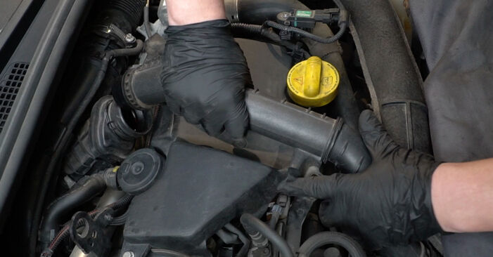 Wie schmierig ist es, selber zu reparieren: Glühkerzen beim Renault Clio 3 1.5 dCi 2011 wechseln – Downloaden Sie sich Bildanleitungen