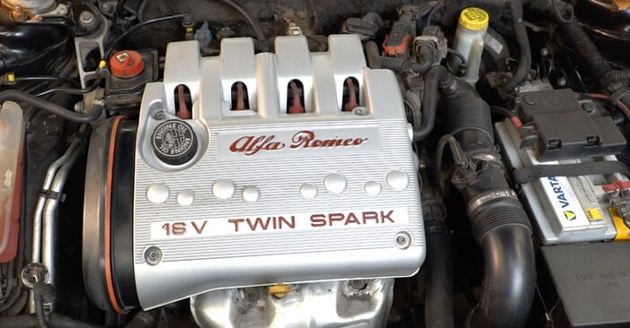 Sostituzione di Filtro olio motore ALFA ROMEO 147 1.9 JTDM 8V (937.AXD1A, 937.AXU1A, 937.BXU1A)0: guide online e tutorial video