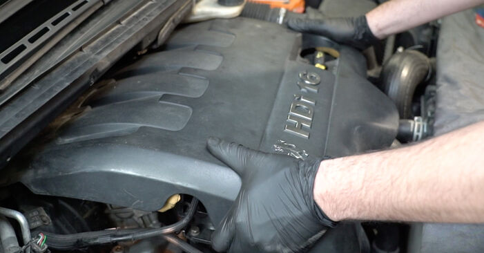Wie kompliziert ist es, selbst zu reparieren: Motorlager am Peugeot 307 SW 1.6 HDI 90 2008 ersetzen – Laden Sie sich illustrierte Wegleitungen herunter