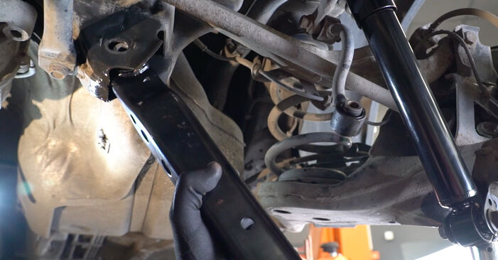 DIY replacement of Control Arm on NISSAN Qashqai / Qashqai +2 I (J10, NJ10) 1.6 2012 is not an issue anymore with our step-by-step tutorial