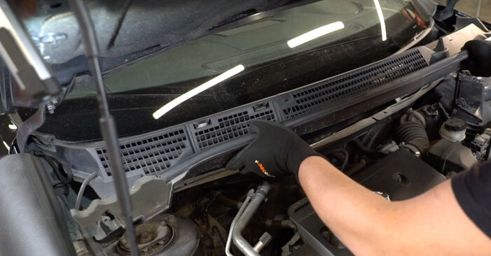 Wie kompliziert ist es, selbst zu reparieren: Federn am Nissan Qashqai j10 2.0 Allrad 2012 ersetzen – Laden Sie sich illustrierte Wegleitungen herunter