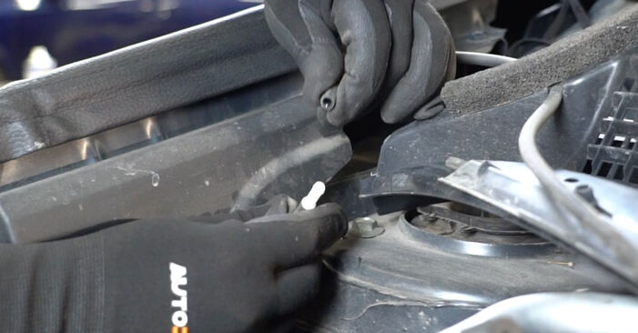 Cambio Molla Ammortizzatore posteriore (sinistro e destro) su NISSAN QASHQAI 1.5 dCi 2013. Questo manuale d'officina gratuito ti aiuterà a farlo da solo