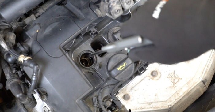 Wie kompliziert ist es, selbst zu reparieren: Zündspule am Peugeot 207 WA 1.6 16V RC 2012 ersetzen – Laden Sie sich illustrierte Wegleitungen herunter