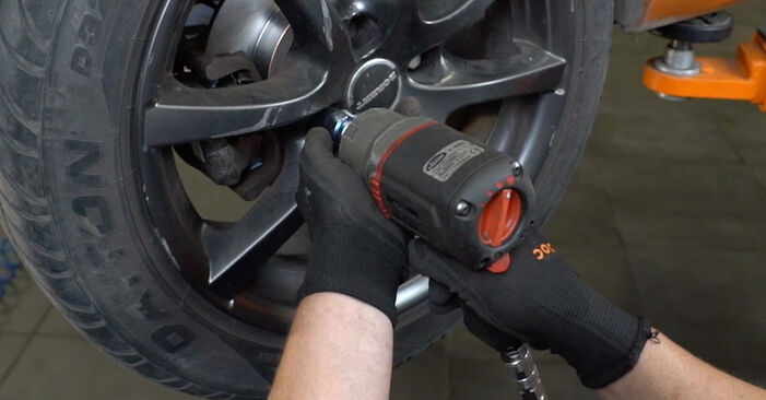 Bremsscheiben beim PEUGEOT 207 1.4 HDi 2013 selber erneuern - DIY-Manual