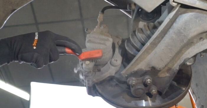 Jak wymienić Tarcza hamulcowa w PEUGEOT 207 Hatchback 1.6 16V VTi 2011: pobierz instrukcje PDF i instrukcje wideo