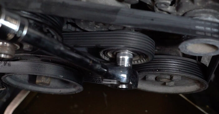 Changing Water Pump + Timing Belt Kit on BMW 3 Saloon (E36) 316 i 1993 by yourself