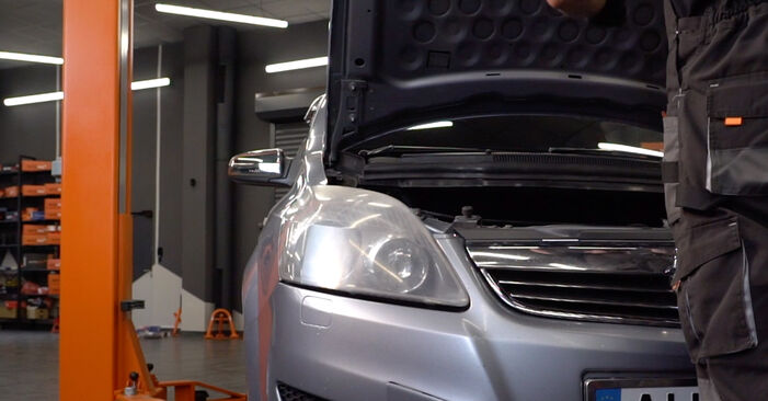 Wie man Luftfilter beim Opel Zafira B 2005 wechselt - Gratis PDF- und Video-Tutorials