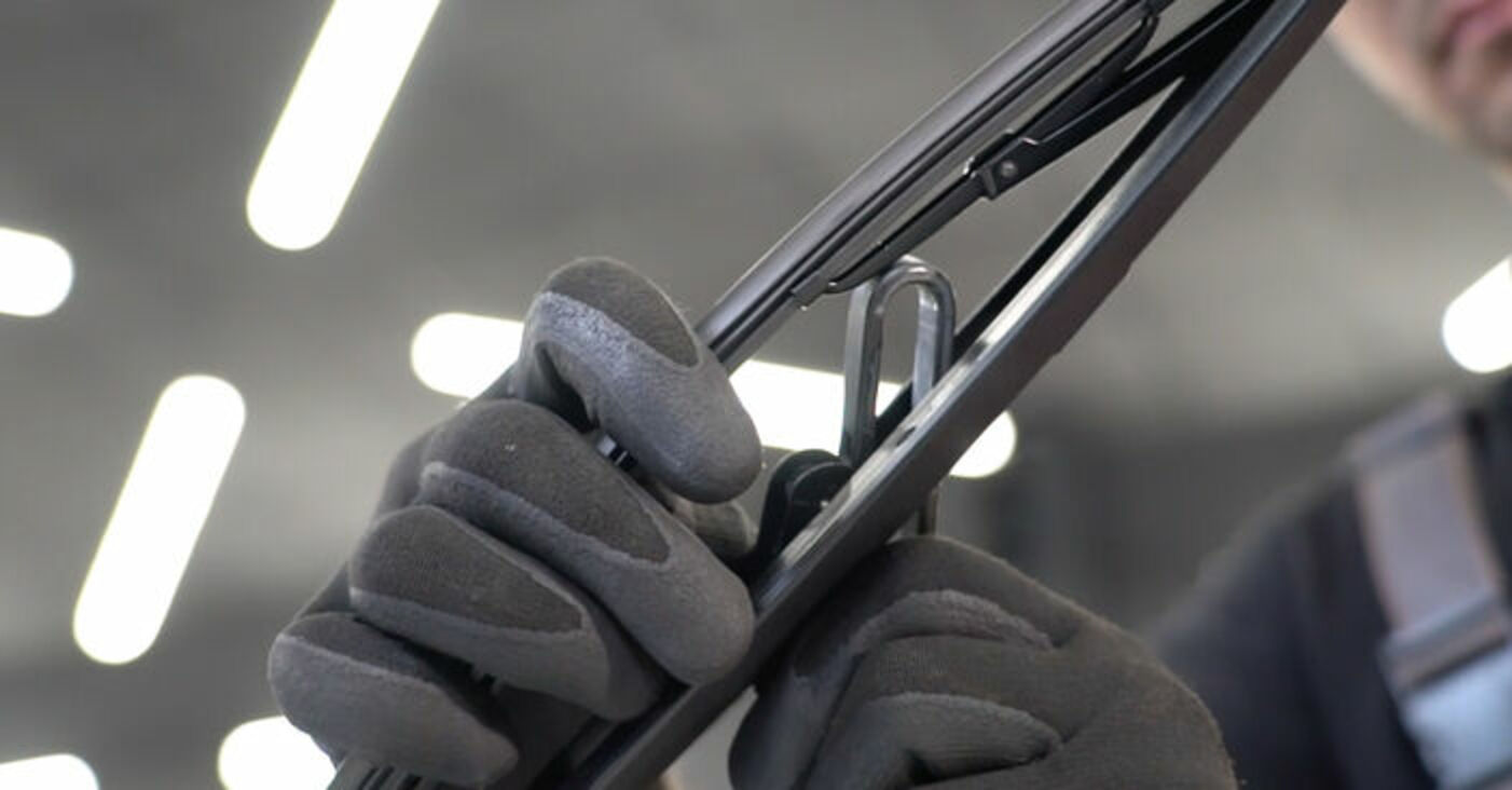 How to change front windshield wipers on Mercedes W203 replacement guide