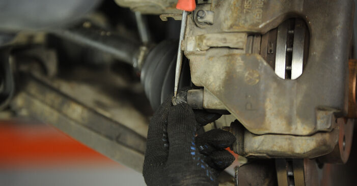 Hvordan skifte VW MULTIVAN 2010 Bremseskiver trinn–for–trinn veiledning
