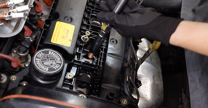 Wie man Zündkerzen beim Alfa Romeo 147 937 2000 wechselt - Gratis PDF- und Video-Tutorials
