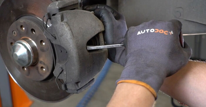 Wie man Bremssattel beim OPEL Astra H Limousine (A04) 2012 austauscht – Downloaden Sie sich PDF-Anleitungen und Video-Tutorials