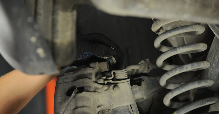 Wie problematisch ist es, selber zu reparieren: Bremsscheiben beim Ford Focus mk2 Limousine 1.4 2011 auswechseln – Downloaden Sie sich bebilderte Tutorials
