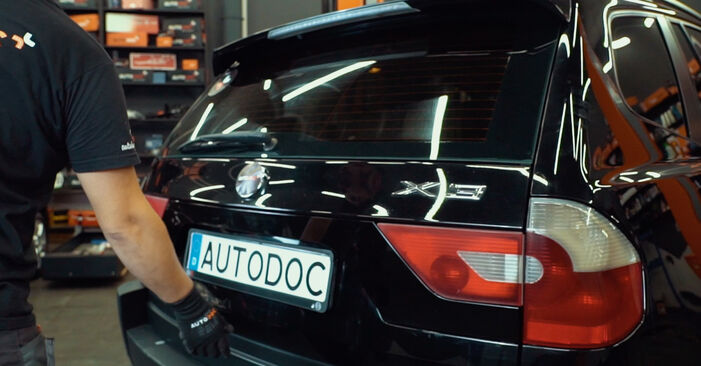 2010 BMW X3 E83 2.5 i Poduszka Amortyzatora instrukcja wymiany krok po kroku