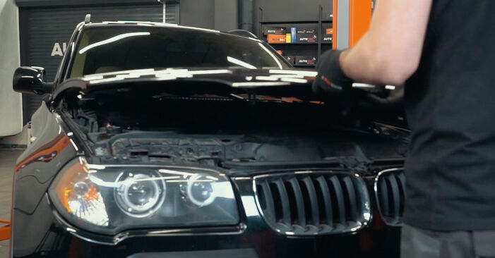 Πώς να αλλάξετε Αμορτισέρ σε BMW X3 - δωρεάν εγχειρίδια PDF και βίντεο οδηγιών