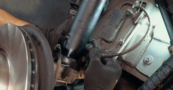 Wie problematisch ist es, selber zu reparieren: Stoßdämpfer beim BMW X3 E83 2.5 i 2009 auswechseln – Downloaden Sie sich bebilderte Tutorials