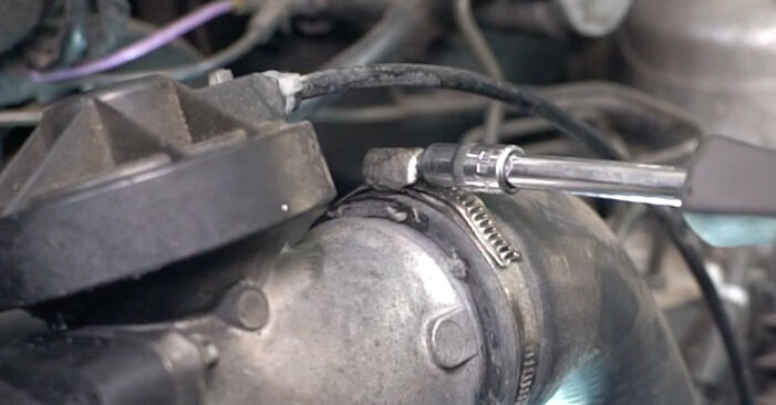 Wie kompliziert ist es, selbst zu reparieren: Luftfilter am Mercedes W168 A 160 CDI 1.7 (168.006) 2003 ersetzen – Laden Sie sich illustrierte Wegleitungen herunter