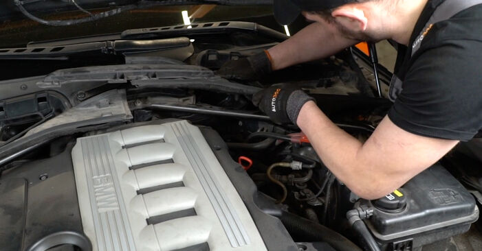 DIY replacement of Air Filter on BMW 5 Saloon (E60) 520 d 2005 is not an issue anymore with our step-by-step tutorial