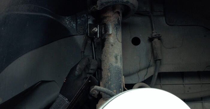 Svojpomocná výmena Spojovacia tyč na aute Ford Fiesta Mk5 2001 1.4 TDCi