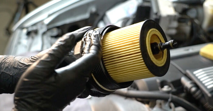 Jak wymienić Filtr oleju w BMW 5 Sedan (E39) 525 tds 2000: pobierz instrukcje PDF i instrukcje wideo