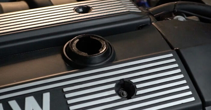 BMW 5 SERIES Oliefilter trin-for-trin udskiftnings manual