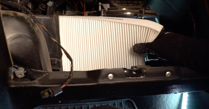 OPEL Astra G CC (T98) 1.6 16V (F08, F48) Filtr klimatyzacji wymiana: przewodniki online i samouczki wideo