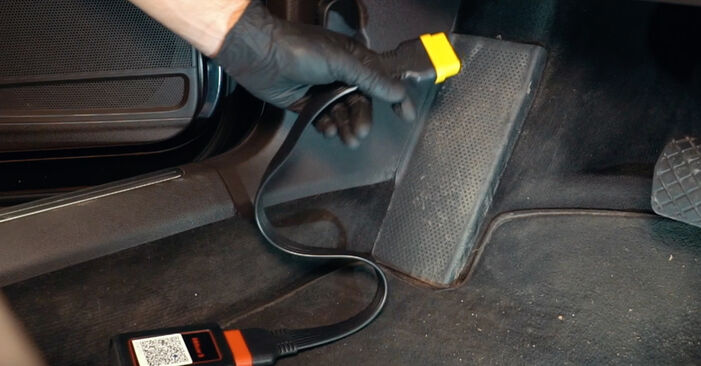 Pakāpeniski ieteikumi patstāvīgai VW Passat B7 Sedan 2013 1.4 TSI EcoFuel Degvielas filtrs nomaiņai