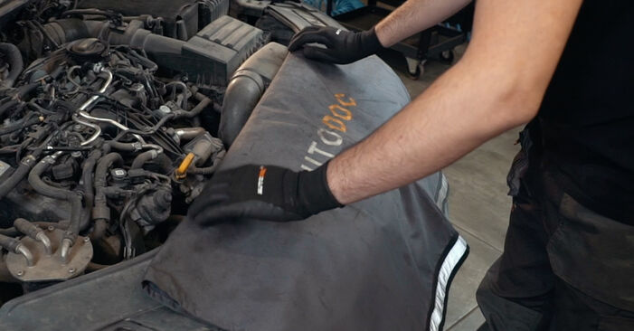 Come sostituire Kit ammortizzatori posteriori e anteriori VW Passat Sedan (362) 1.6 TDI 2011 - manuali passo passo e video guide