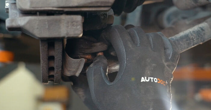 Jak wymienić Amortyzator w VW Passat Sedan (362) 2012 - wskazówki i porady