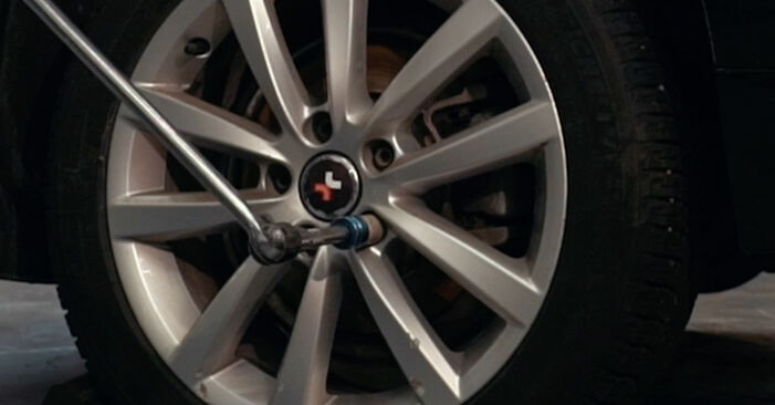 Slik skifte VW PASSAT 1.4 TSI EcoFuel 2014 Bremseskiver – enkle instruksjoner på nettet som er lette å følge