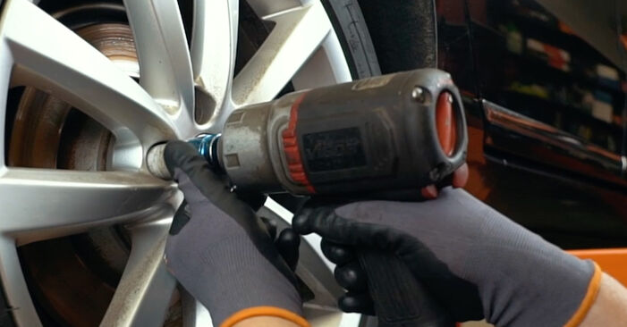 Wie kompliziert ist es, selbst zu reparieren: Bremsbeläge am VW Passat B7 Limousine 2.0 TSI 2011 ersetzen – Laden Sie sich illustrierte Wegleitungen herunter