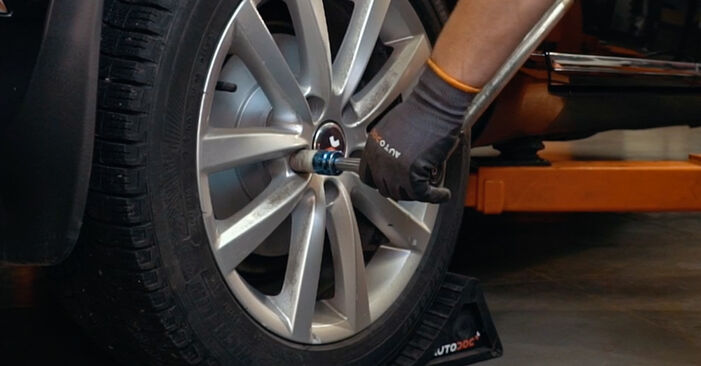 Wie schmierig ist es, selber zu reparieren: Radlager beim VW Passat B7 Limousine 2.0 TSI 2011 wechseln – Downloaden Sie sich Bildanleitungen