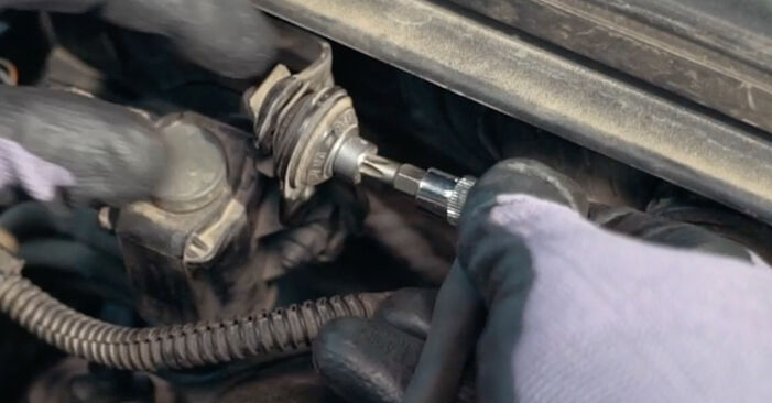 Hvordan bytte Hjullager på VW Passat Sedan (362) 1.8 TSI 2013 selv