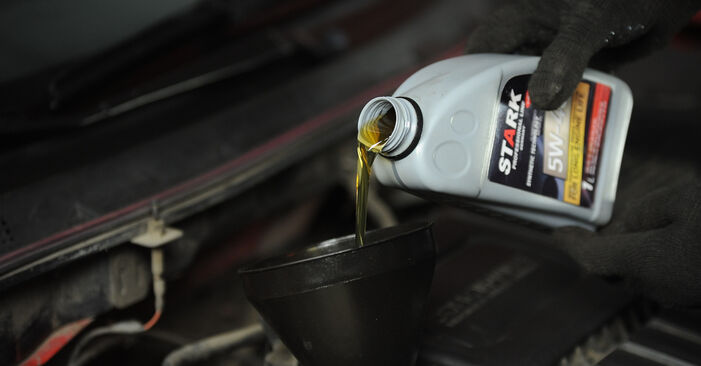Jak wymienić Filtr oleju w MAZDA 3 sedan (BK) 2008 - wskazówki i porady