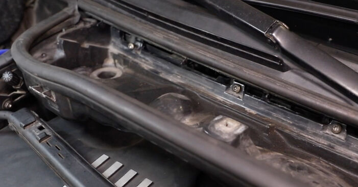 Hoe BMW 3 Touring (E46) 320d 2.0 2000 Luchtmassameter vervangen – stapsgewijze handleidingen en videogidsen