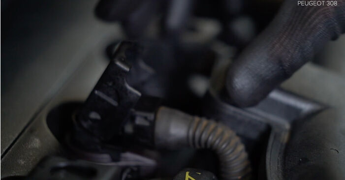 Wie schmierig ist es, selber zu reparieren: Zündspule beim Peugeot RCZ Coupe 1.6 THP 270 2010 wechseln – Downloaden Sie sich Bildanleitungen