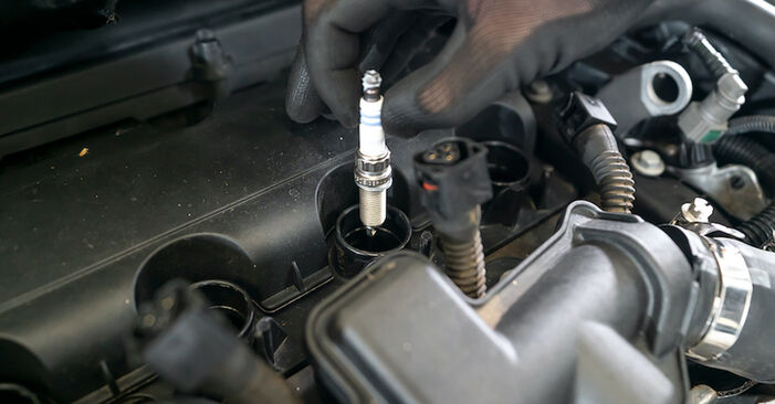 Quão difícil é efetuar a substituição de Vela de Ignição no Peugeot RCZ Coupe 1.6 THP 270 2010 por si mesmo - descarregue o guia ilustrado
