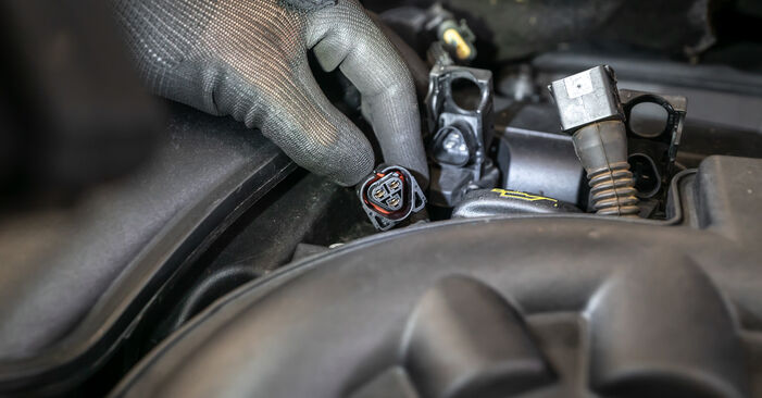 Tauschen Sie Zündkerzen beim Peugeot 508 SW 2011 1.6 HDi selber aus