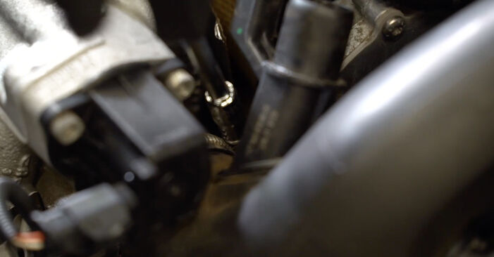 Peugeot RCZ Coupe 1.6 16V 2012 Ölfilter austauschen: Unentgeltliche Reparatur-Tutorials