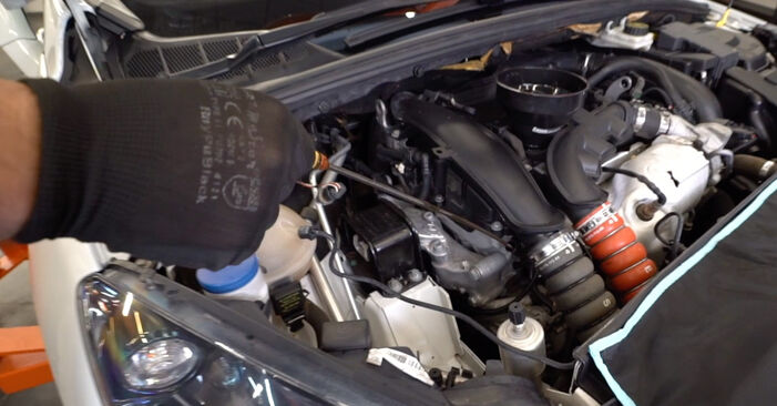 Samodzielna wymiana Filtr oleju w PEUGEOT 308 II Hatchback 1.6 HDi 2016