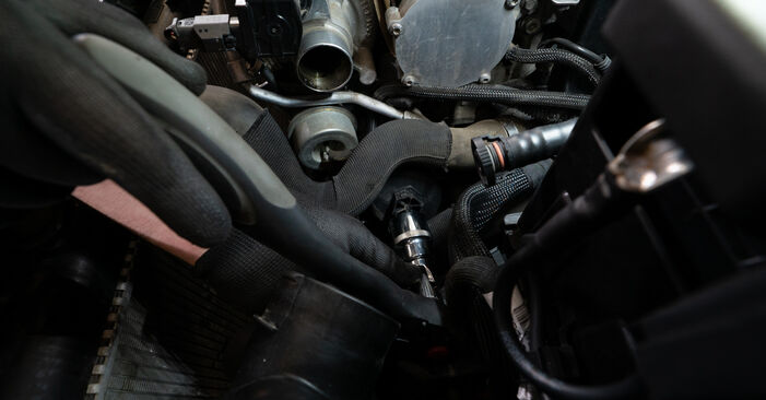 PEUGEOT 407 Coupe 3.0 V6 Filtr olejowy wymiana: przewodniki online i samouczki wideo