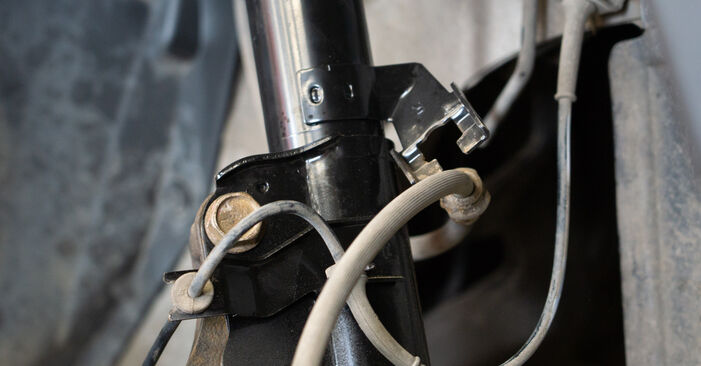 Wie schmierig ist es, selber zu reparieren: Bremssattel beim Nissan t31 2.0 dCi 2013 wechseln – Downloaden Sie sich Bildanleitungen