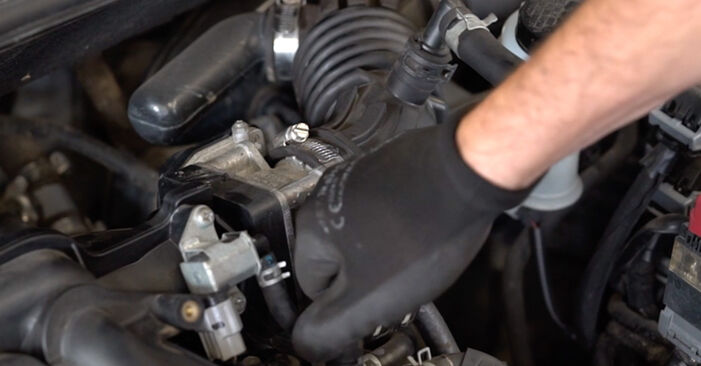 Hvordan skifte Tennplugger på Nissan X-Trail T31 2007 – gratis PDF- og videoveiledninger